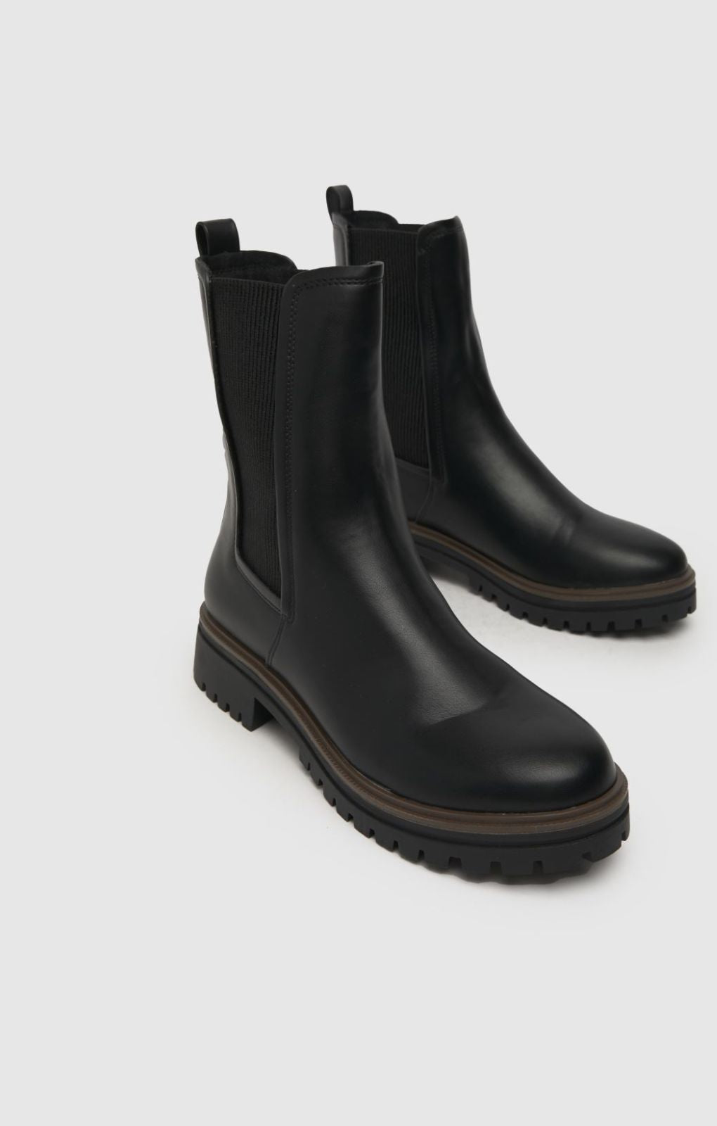 Schuh Amara Chunky Chelsea Boots in Black