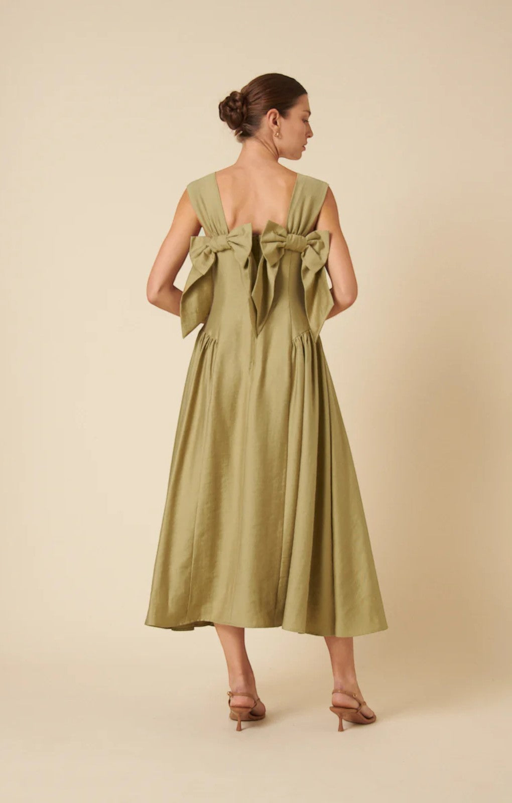 Nobody's Child Green Bow Back Rue Midi Dress – dresses by Nobody's Child, available to rent from Hirestreet