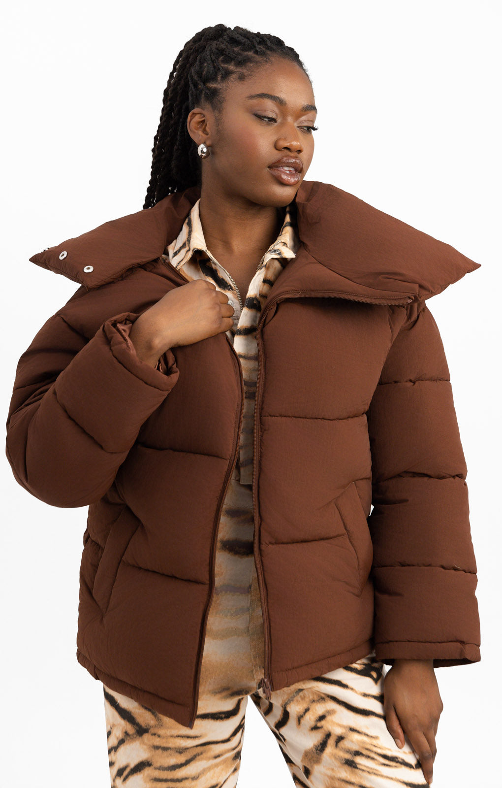 AsYou Curved Collar Oversized Puffer Jacket In Chocolate