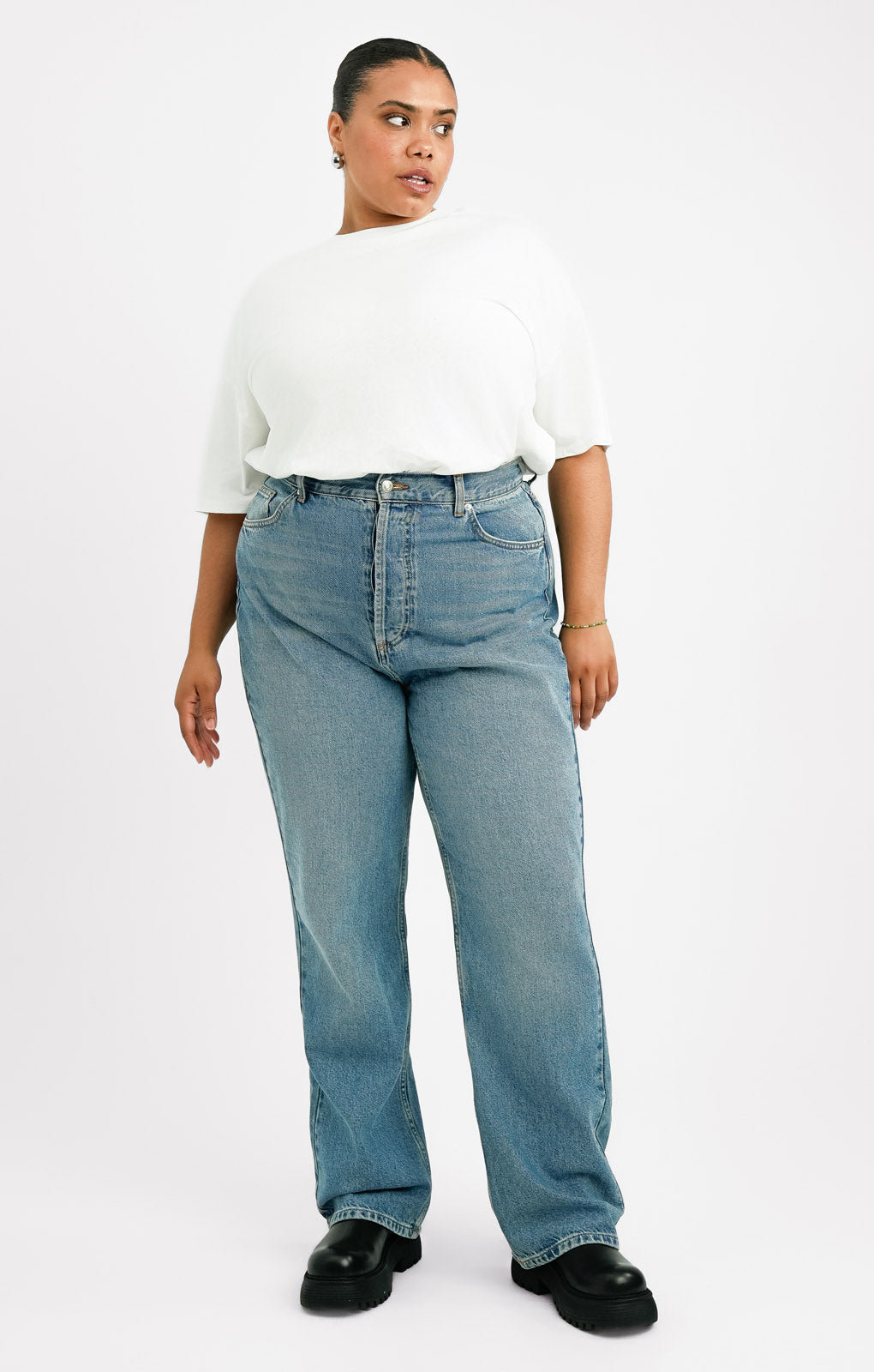 Topshop Curve Straight Kort Jeans In Mid Blue - Main Image