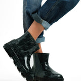 UGG Drizlita Graphic Monogram Wellie Boots In Black