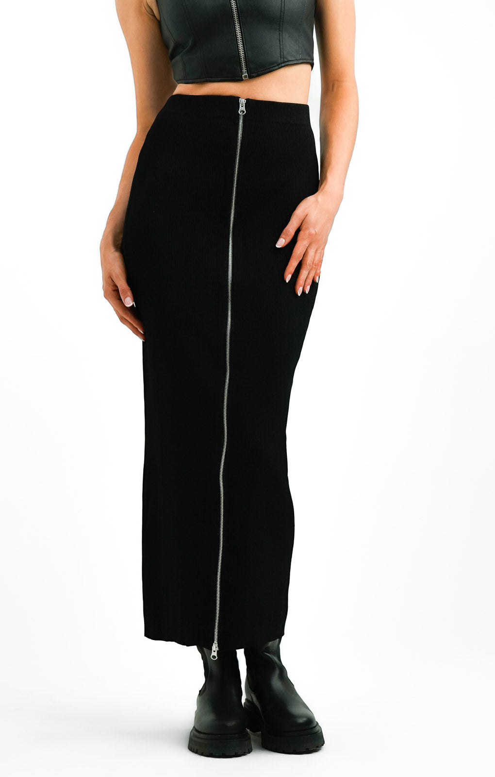 Knitted Minimal Midaxi Skirt With Zip Detail In Black