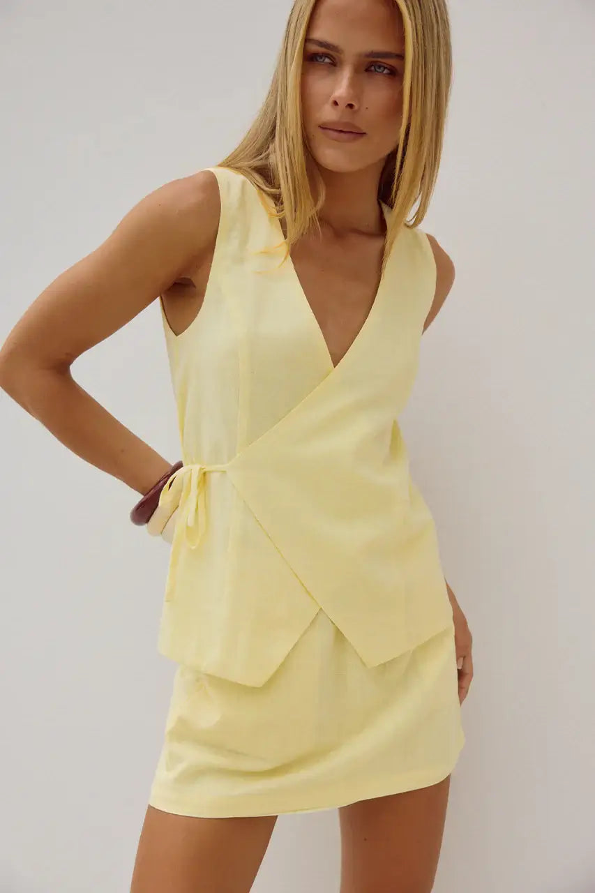 Seven Wonders Limoni Vest in Lemon