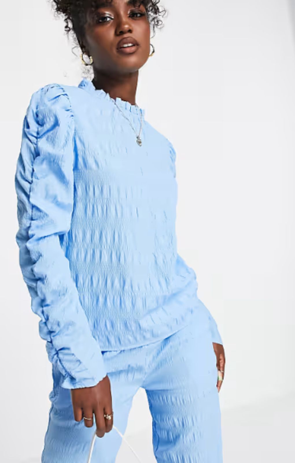 Pieces Textured Wide Leg Trousers In Blue – trousers by Pieces, available to rent from Hirestreet