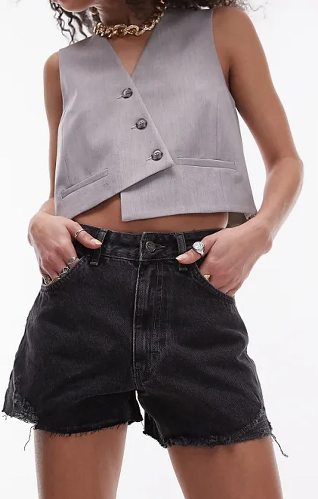 Topshop Denim A-Line Mom Short With Rips In Washed Black – shorts by Topshop, available to rent from Hirestreet