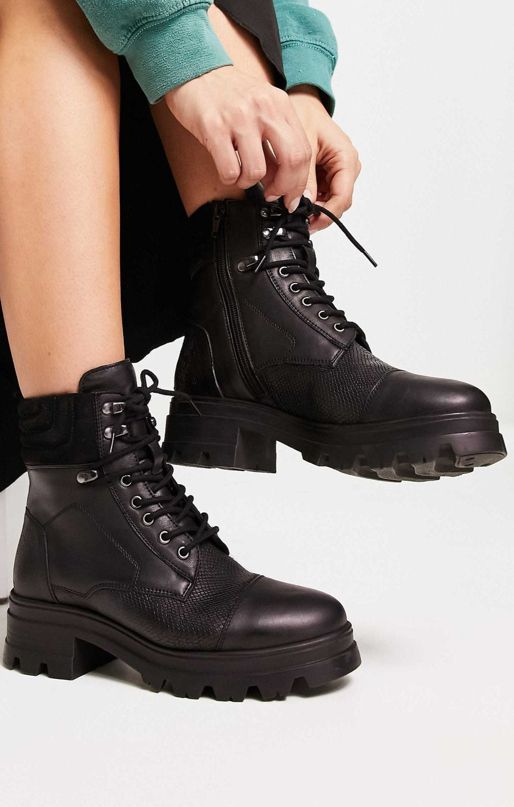 London Rebel Leather Chunky Hiker Boot in Black