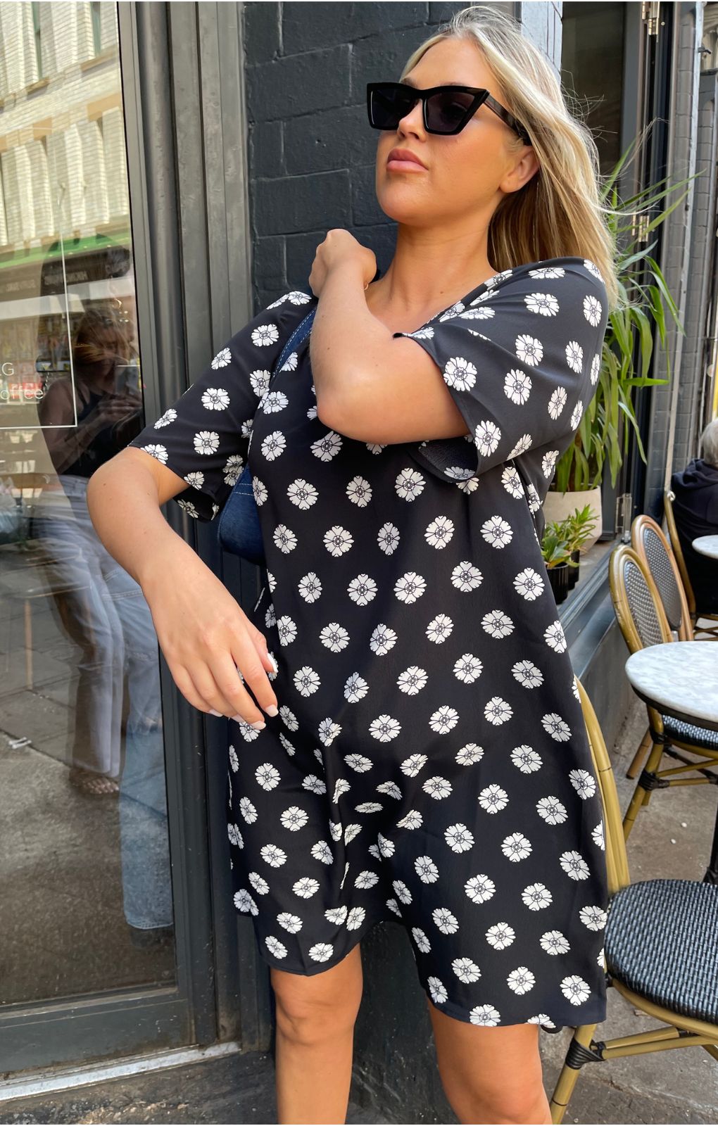 Glamorous Curve Mono Daisy Mini Dress
