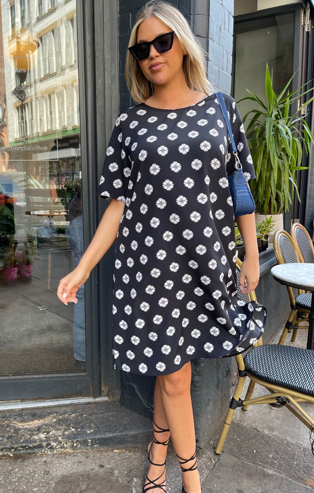 Glamorous Curve Mono Daisy Mini Dress