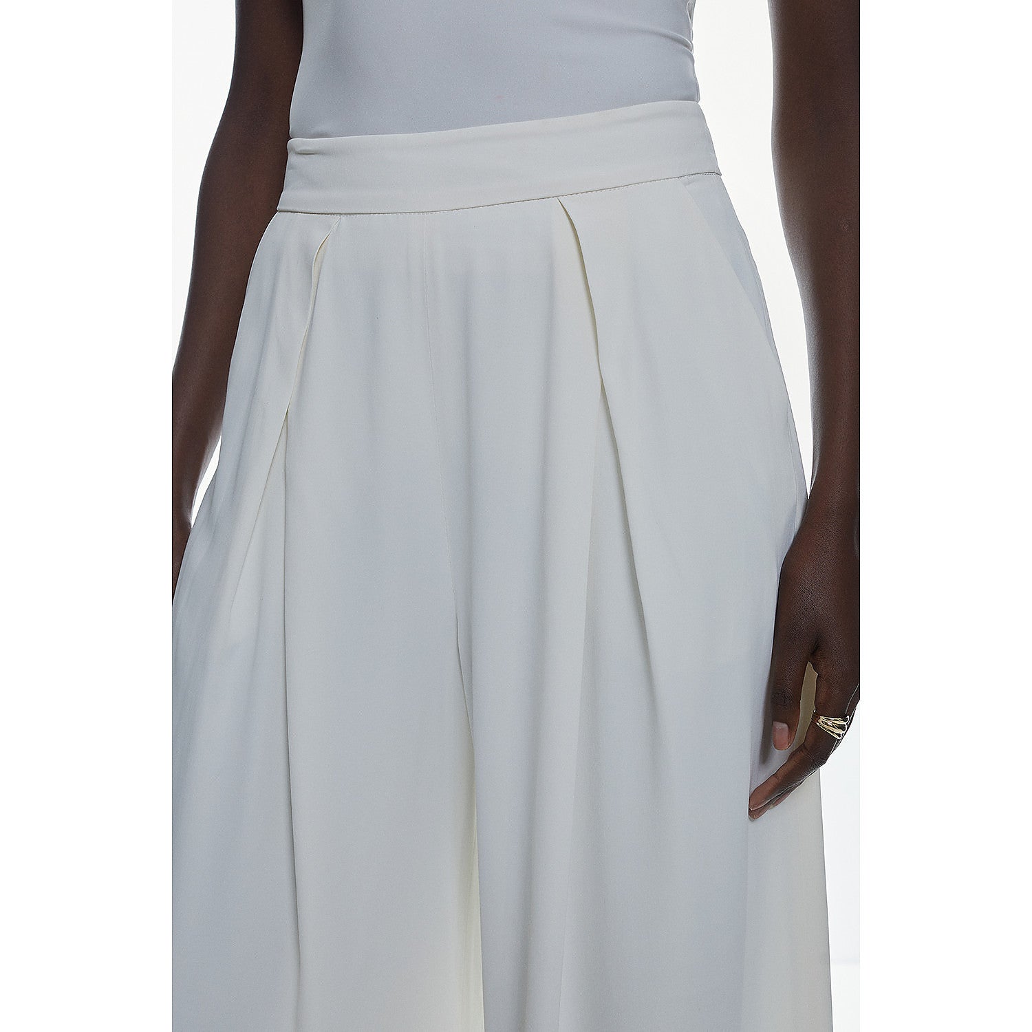 Karen Millen Pleat Detail Wide Leg Trouser – trousers by Karen Millen, available to rent from Hirestreet