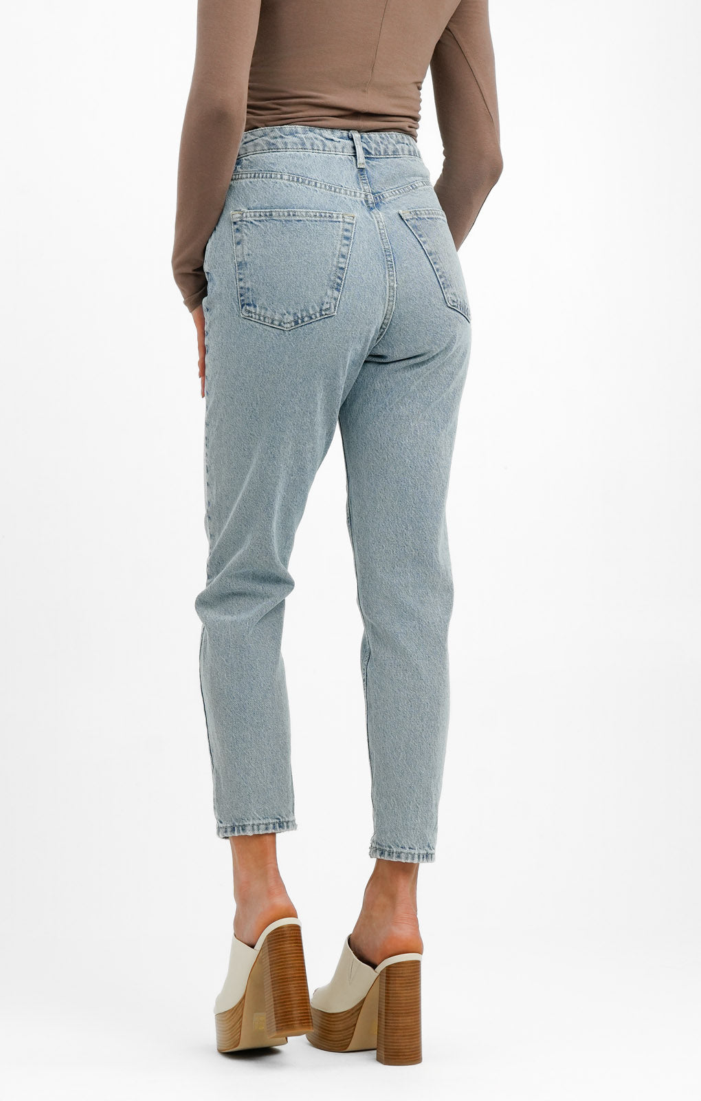 Topshop Original High Rise Mom Jeans In Bleach