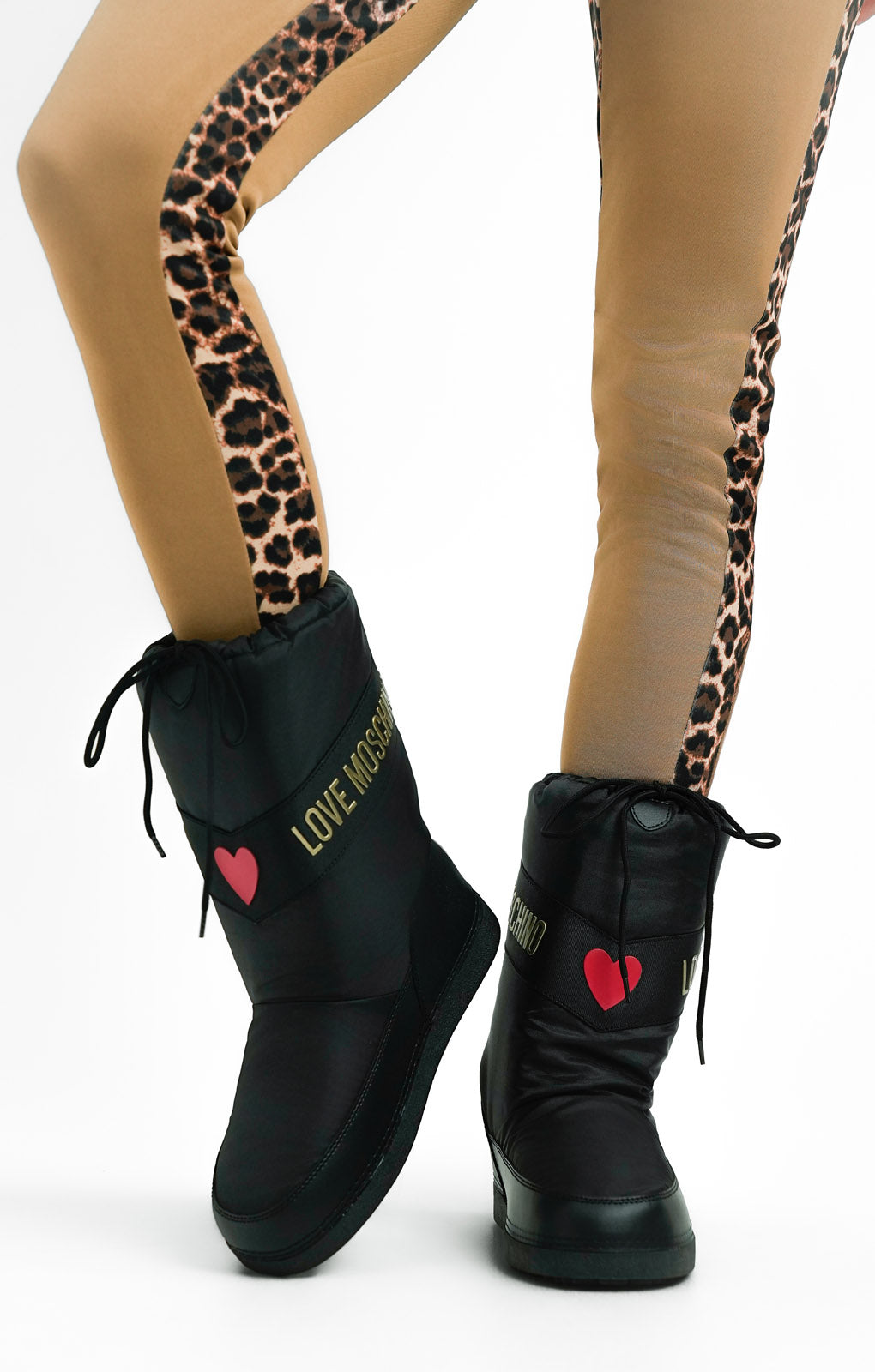 Love Moschino Classic Snow Boots In Black
