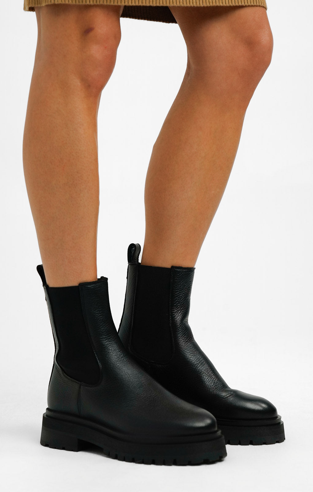 Leather Chunky Pull On Boots In Black Texture
