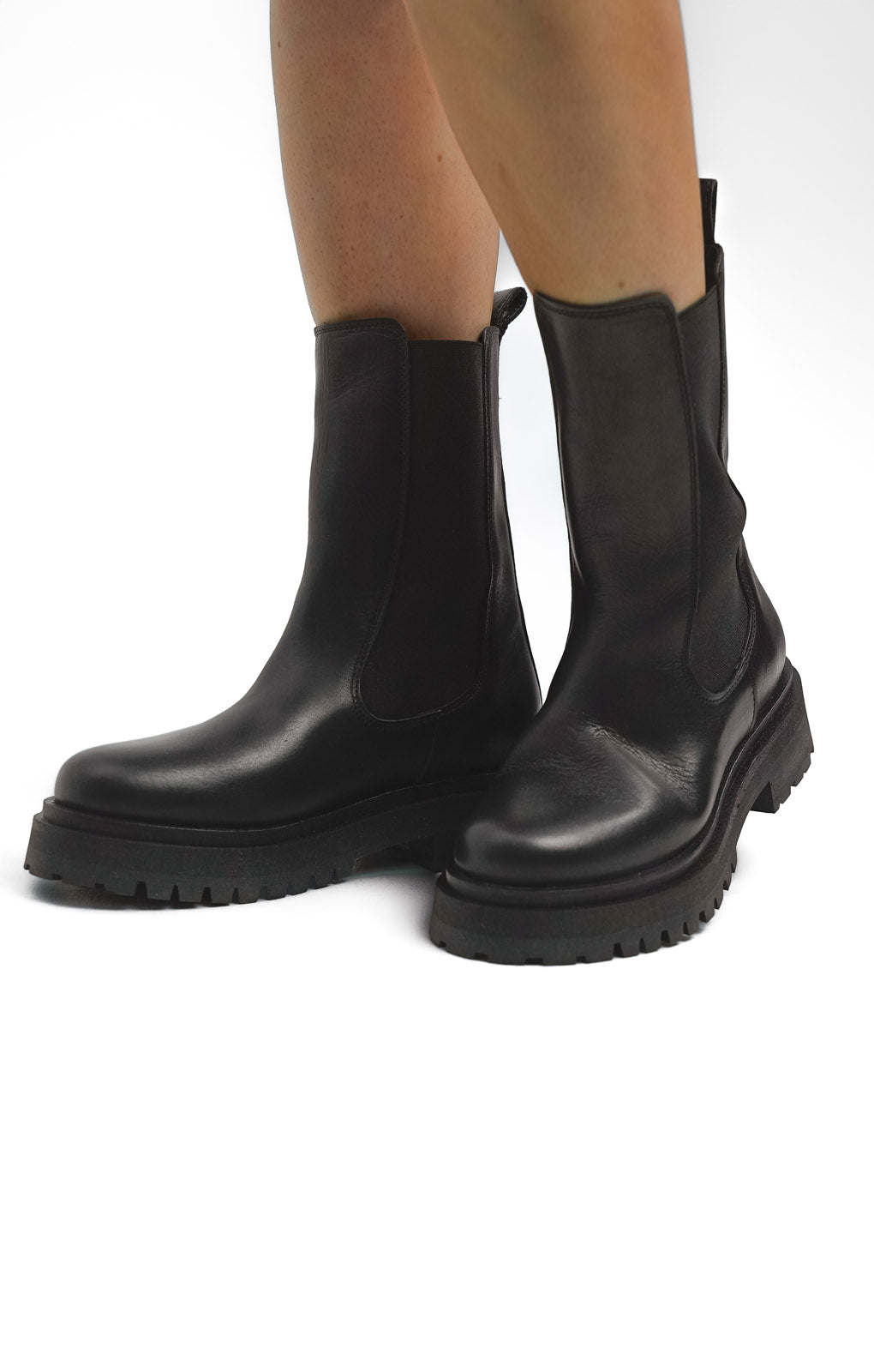 Leather Pull On Chunky Boots In Black