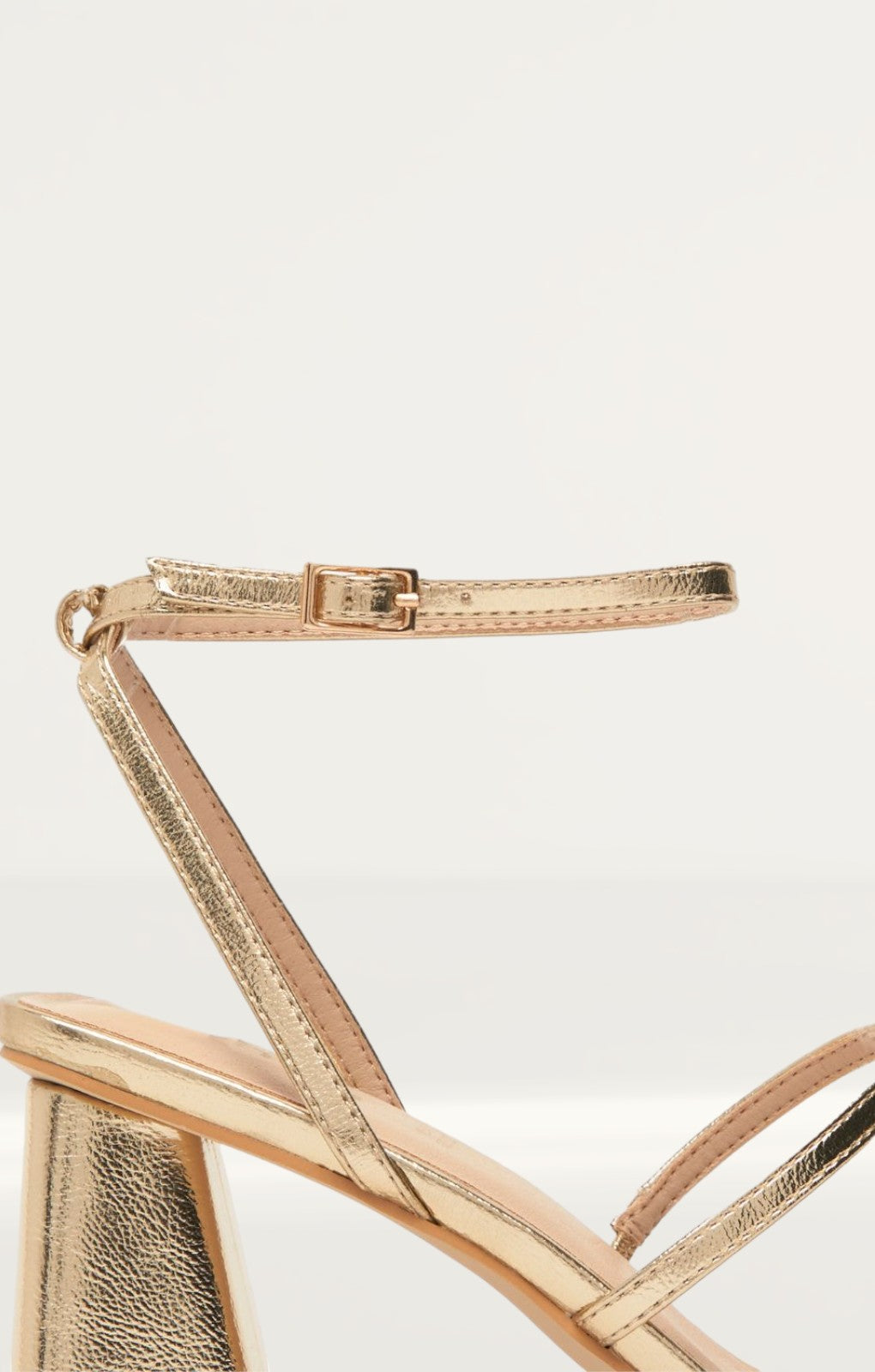 Schuh Samantha Block High Heels in Gold product image