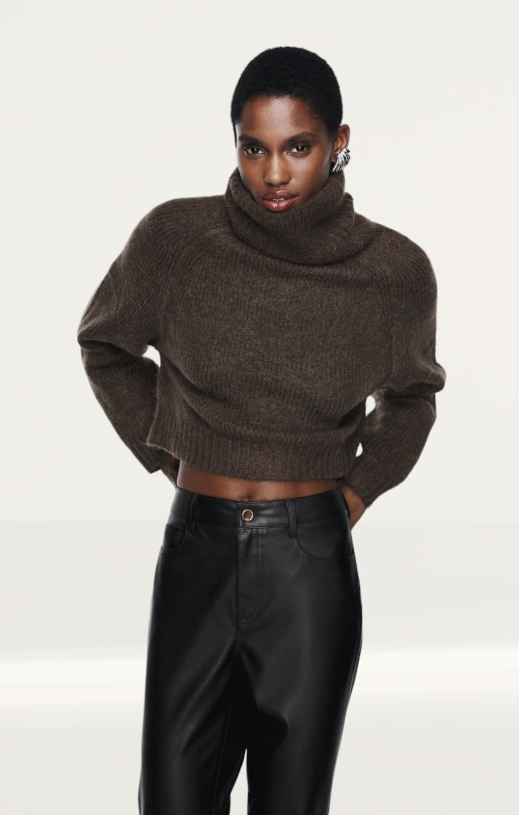 Zara Leather Effect Cropped Mini Flare Trousers product image